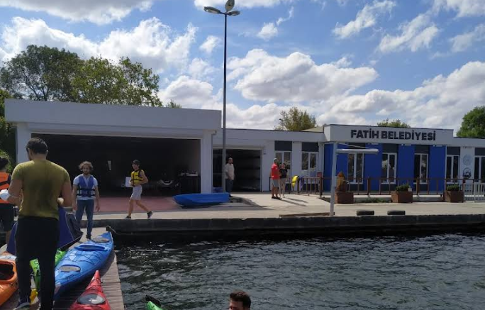 Lee más sobre el artículo Fatih Belediyesi Kano ve Kürek Sporları Merkezi