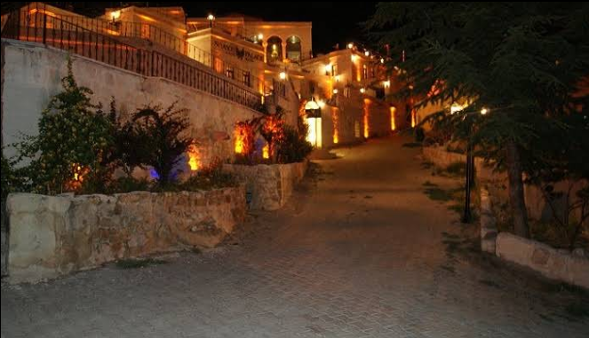 Lee más sobre el artículo Aşk ve Mavi Konağı Sinasos Palace Cave Hotel