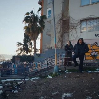 Escaleras donde el joven Ömer conoce a Galo