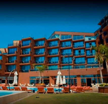 Viaje de Ömer y Defne al congreso