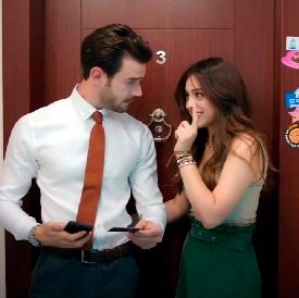 Buscando pruebas en el apartamento de Meltem