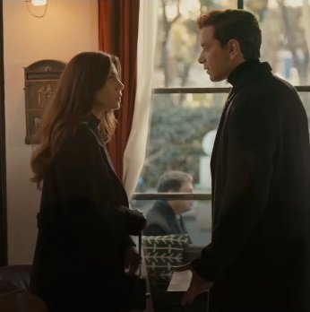 Gamze intenta hablar con Ömer