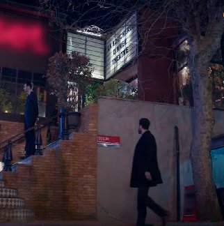 Kuzgun y Dila en el café teatro