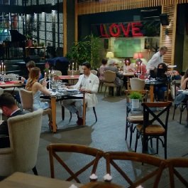 Cena encuentro de Yiğit y la falsa Deniz