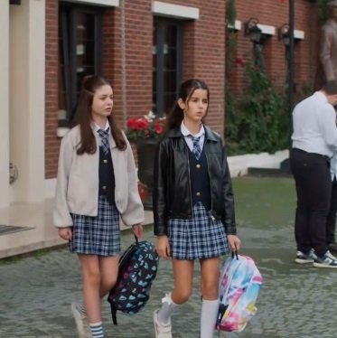 El colegio de İlkim y Hayal