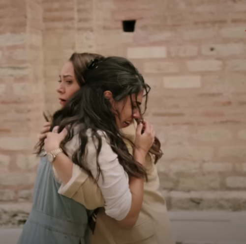 Encuentro de Aslı y Reyhan