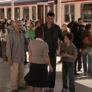 Ömer regresa del servicio militar