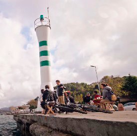 Ege  y Neriman haciendo novillos