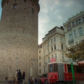 Cemal quiere poner celosa a Asye