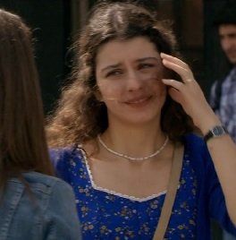 Fatmagül se examina en su segundo año de estudios