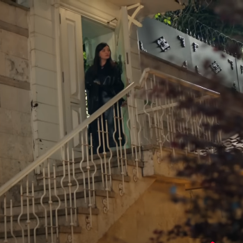 Nur descubre que tiene una hermana