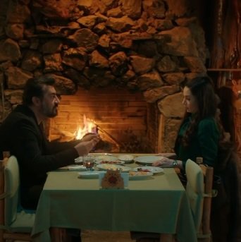 Encuentro de Akif y Suzan