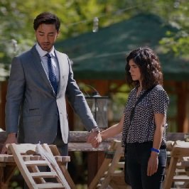 Yiğit se abre a Deniz	