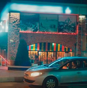 Reunión de amigos en la cafetería