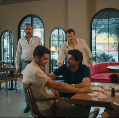 Encuentro entre Fatma y Salih