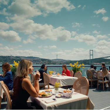 Encuentro entre Mehmet, Murat y sus parejas