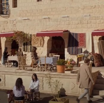 Reunión de Alya con su abogado