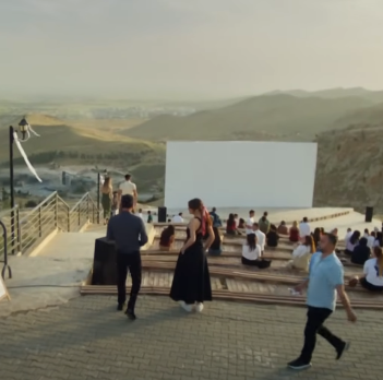 Cihan y Alya van al cine