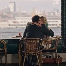 Han e Inci se reconcilian