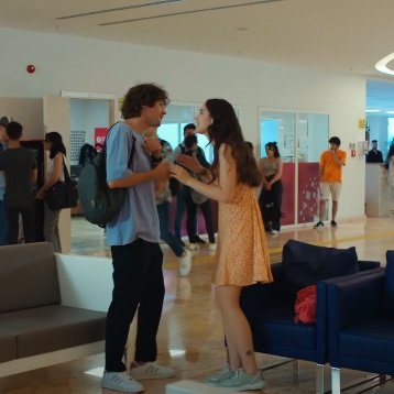 La universidad de Mert Y Burcu