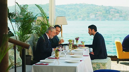 Reunión de Cem con sus superiores