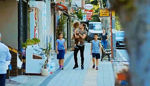 Barış lleva a comer a los peques 