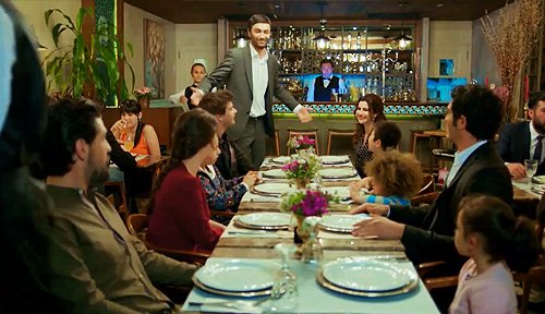 Pedida de mano de Tufan a Tülay